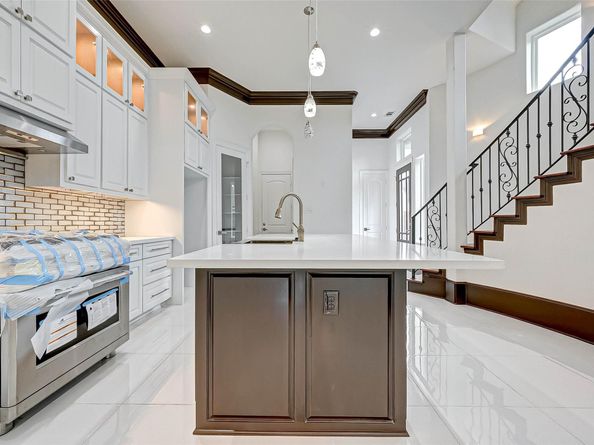 825 W 16th Street A, Houston TX 77008