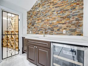 825 W 16th Street A, Houston TX 77008