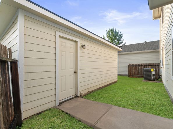 1617 Nichole Woods Drive, Houston TX 77047