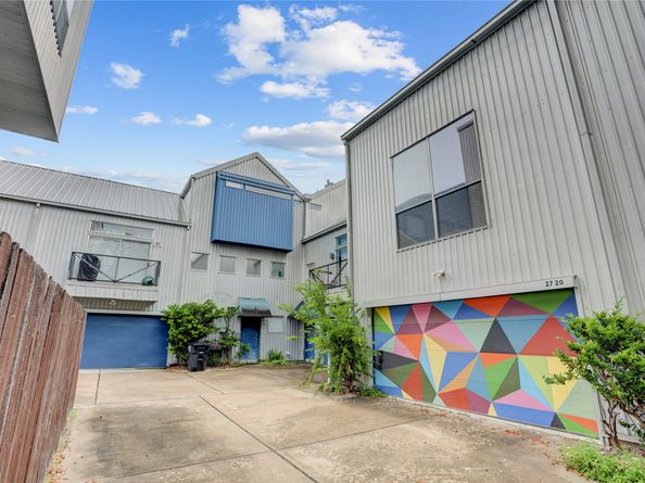 2720 Chenevert Street, Houston TX 77004