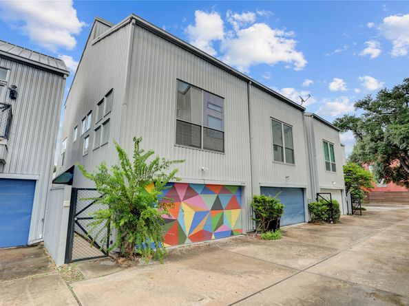 2720 Chenevert Street, Houston TX 77004