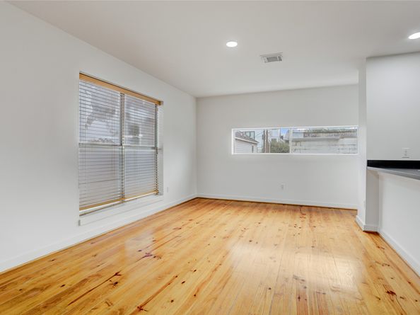 2720 Chenevert Street, Houston TX 77004