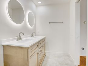 2720 Chenevert Street, Houston TX 77004