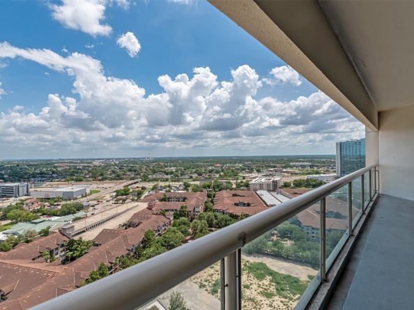 1701 Hermann Drive 21A, Houston TX 77004