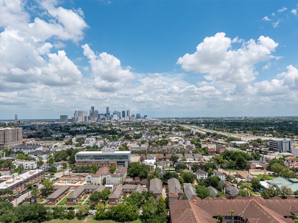 1701 Hermann Drive 21A, Houston TX 77004