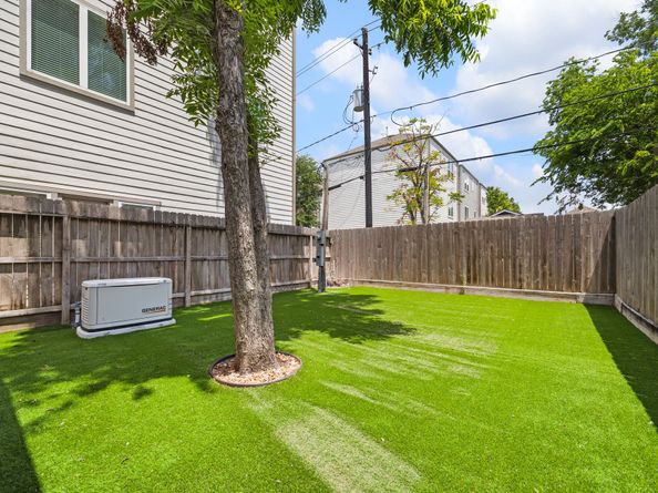 239 W 27th Street, Houston TX 77008