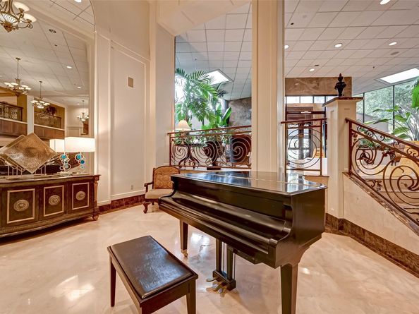 3525 Sage Road 1703, Houston TX 77056