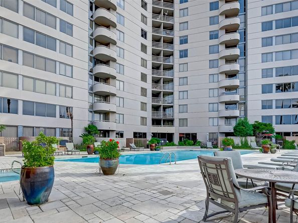 3525 Sage Road 1703, Houston TX 77056