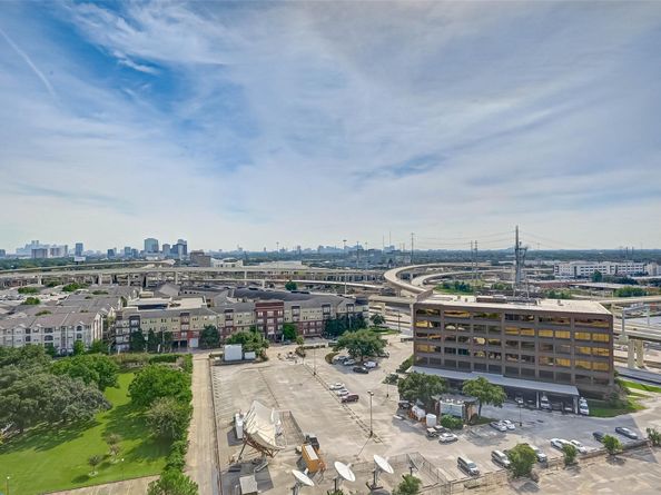 3525 Sage Road 1703, Houston TX 77056