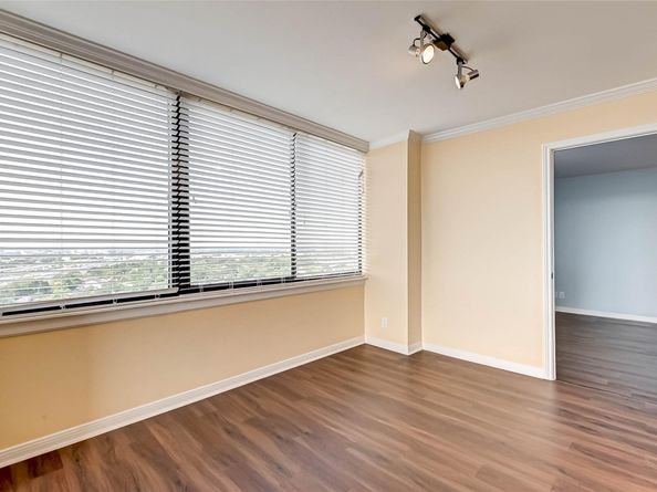 3525 Sage Road 1703, Houston TX 77056