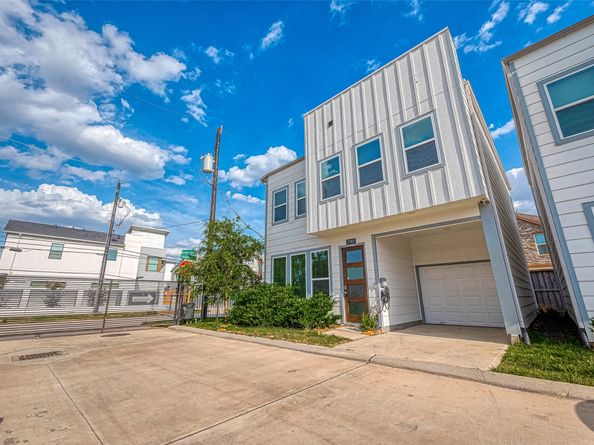 7703 Rainbow Close Lane, Houston TX 77055