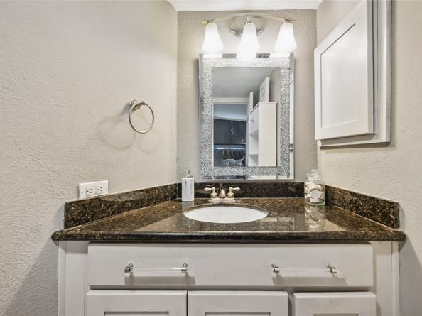 3525 Sage Road 1713, Houston TX 77056