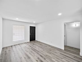 1106 W Tri Oaks Lane 134, Houston TX 77043