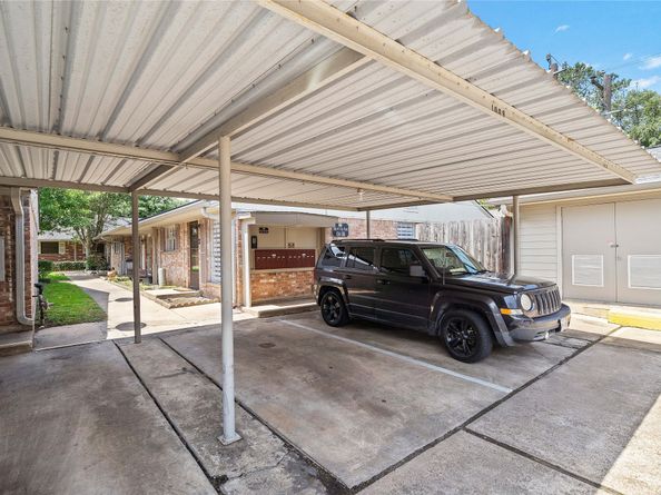 1106 W Tri Oaks Lane 134, Houston TX 77043
