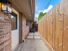1106 W Tri Oaks Lane 134, Houston TX 77043