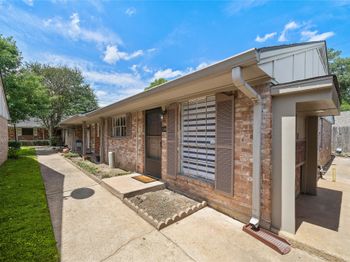 1106 W Tri Oaks Lane