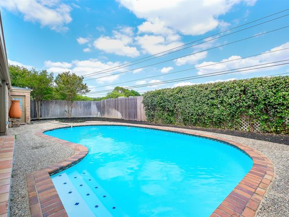 1319 E Brooklake Drive, Houston TX 77077