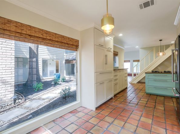 1319 E Brooklake Drive, Houston TX 77077
