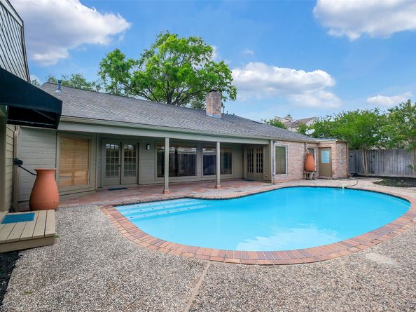 1319 E Brooklake Drive, Houston TX 77077