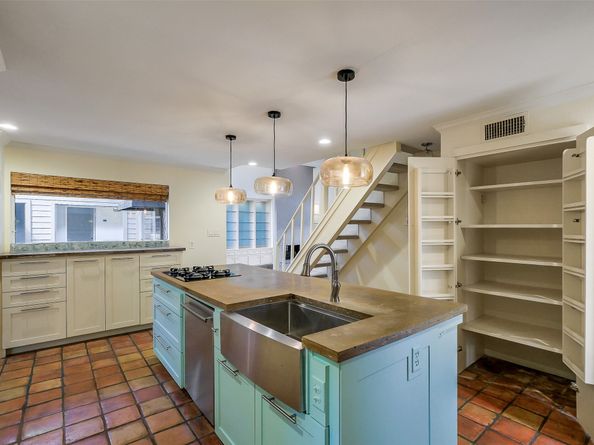 1319 E Brooklake Drive, Houston TX 77077