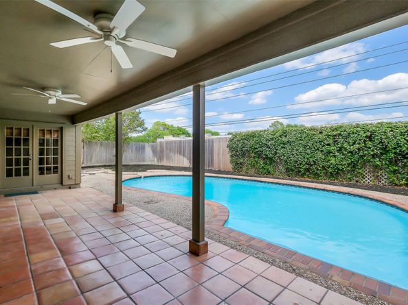 1319 E Brooklake Drive, Houston TX 77077