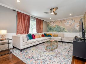 5902 Hummingbird Street, Houston TX 77096