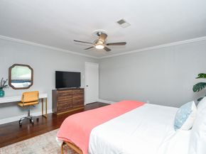 5902 Hummingbird Street, Houston TX 77096