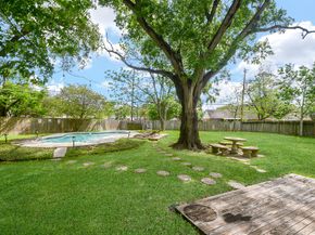 5902 Hummingbird Street, Houston TX 77096