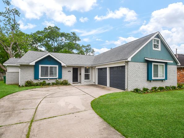 5902 Hummingbird Street, Houston TX 77096