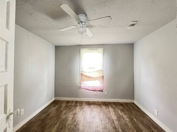 6823 Avenue E, Houston TX 77011