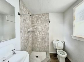 6823 Avenue E, Houston TX 77011
