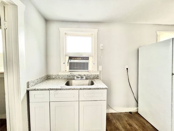 6823 Avenue E, Houston TX 77011