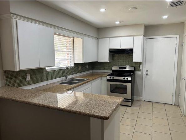 10664 Oak Brook Drive, Houston TX 77013