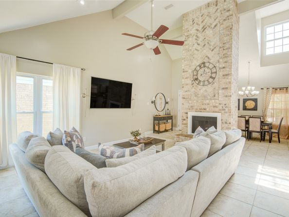 2027 Creek Valley Lane, Sugar Land TX 77478