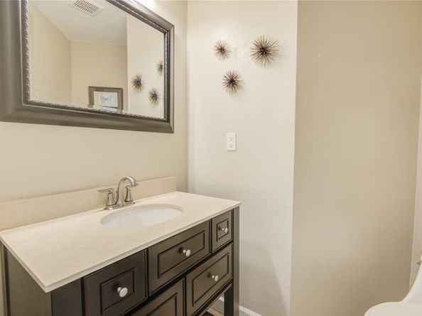 2027 Creek Valley Lane, Sugar Land TX 77478