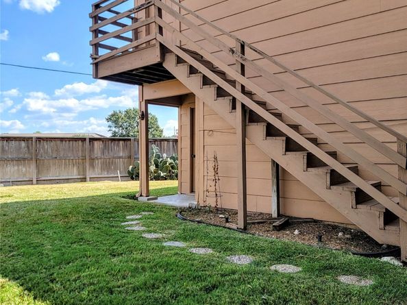 110 Shadow Wood Drive, Sugar Land TX 77498