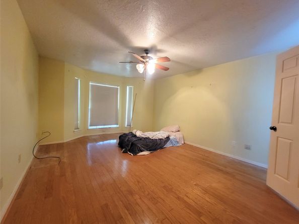 110 Shadow Wood Drive, Sugar Land TX 77498