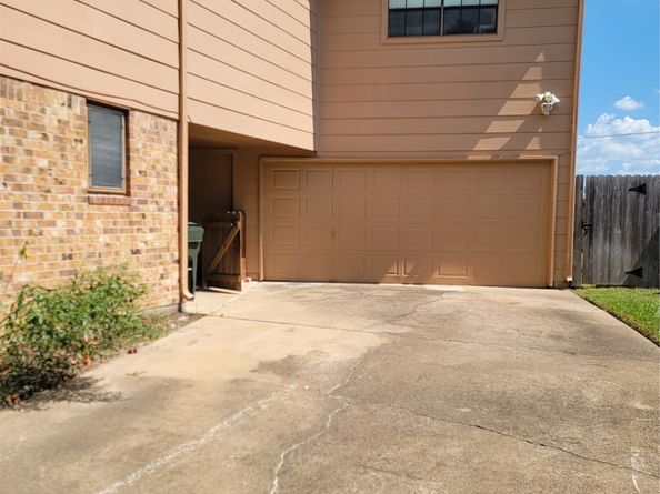 110 Shadow Wood Drive, Sugar Land TX 77498