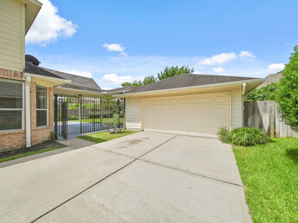 4802 N Pine Brook Way, Houston TX 77059