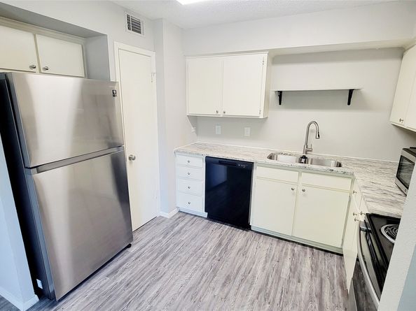 12004 Mighty Oak Drive B, Houston TX 77066