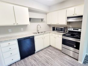 12004 Mighty Oak Drive B, Houston TX 77066