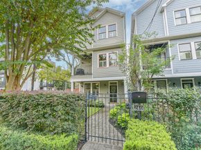 240 E Woodland Street, Houston TX 77009