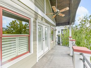 240 E Woodland Street, Houston TX 77009