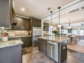 240 E Woodland Street, Houston TX 77009