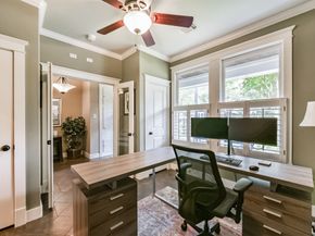240 E Woodland Street, Houston TX 77009