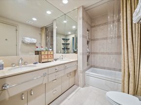 5027 Heatherglen Drive, Houston TX 77096