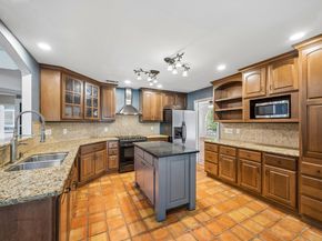 11 Cedar Chase Place, The Woodlands TX 77381
