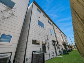 4804 Elysian Street B, Houston TX 77009