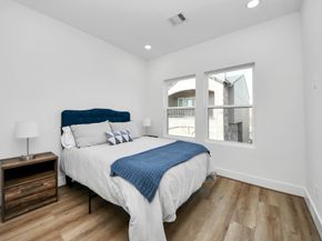 4804 Elysian Street B, Houston TX 77009