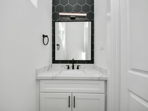 4804 Elysian Street B, Houston TX 77009